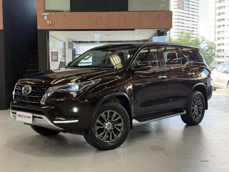 Toyota Hilux SW4 2021, foto 1 de 7